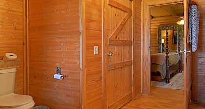 4D Guest Ranch~Large private pool with volley ball and basket ball nets