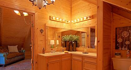 4D Guest Ranch~Large private pool with volley ball and basket ball nets