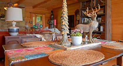 4D Guest Ranch~Large private pool with volley ball and basket ball nets