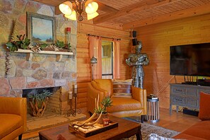 Smart TV, fireplace, stereo