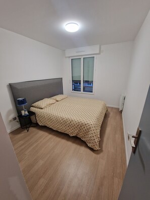 2 bedrooms, iron/ironing board, free WiFi, bed sheets