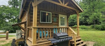 Cozy cabin close to Summersville Lake and the New River Gorge National Park!