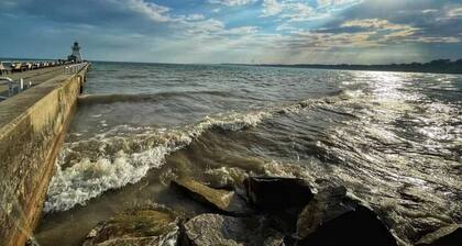 Luxe Lodges on Lake Erie ~ Aquamarine ~ Beachfront