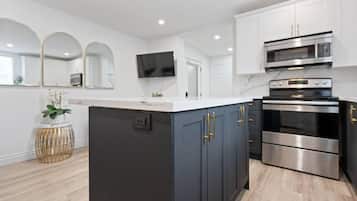 Refrigerador, microondas, horno, placa de cocina