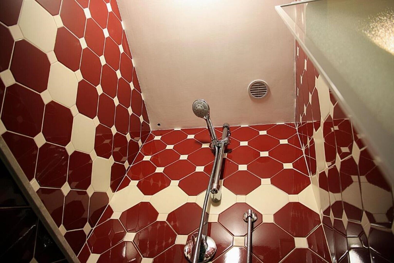 Doccia, set di cortesia gratuito, asciugacapelli, bidet
