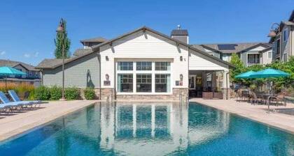 Spacious 2-Story, Pet&Fam Friendly, WFH, Gym&Pool