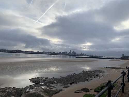 2. bed Modern Apartment, Wallasey, Liverpool. Sleeps 4