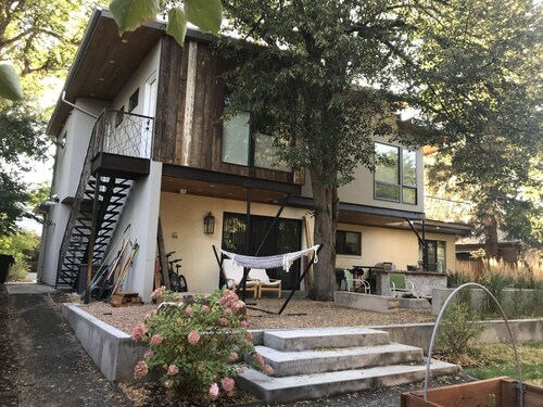 Beautiful newly updated home in Boulder! Entrance on side of house up stairs.