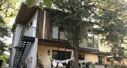 Beautiful newly updated home in Boulder! Entrance on side of house up stairs.