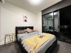 2 bedrooms, desk, iron/ironing board, WiFi