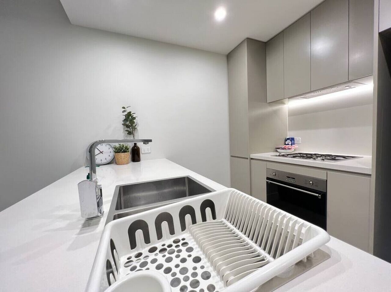 冰箱、微波炉、炉灶、洗碗机