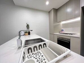 Refrigerador, microondas, parrilla de estufa y lavavajillas 