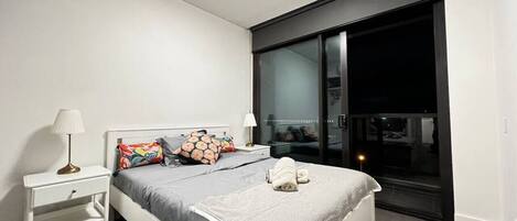 2 عدّة غرف نوم ومكتب ومكواة/لوح كي وواي فاي