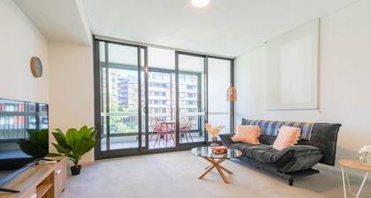 New! Adorable One Bedroom Apt in heart of WWP