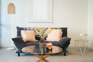 TV - New! Adorable One Bedroom Apt in heart of WWP (Wentworth Point)