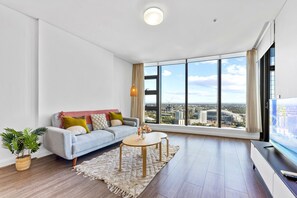 TV - Modern 2BR Haven High Level & Stadium Views (Sydney Olympic Park)