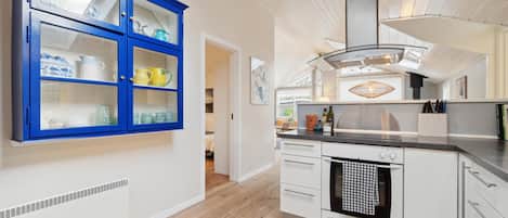 Stovetop, dishwasher, coffee/tea maker