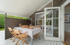 تناول الطعام بالخارج