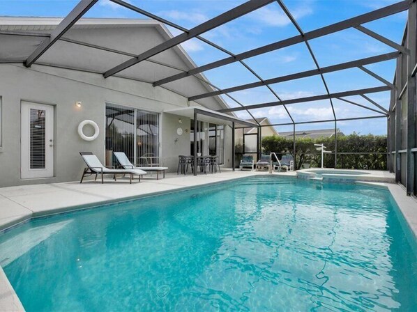 A heated pool - South Facing Pool & Spa- 2 Master Bedrooms (Clermont)