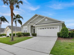 Exterior - South Facing Pool & Spa- 2 Master Bedrooms (Clermont)