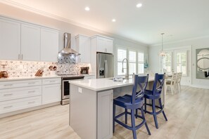 Fridge, microwave, stovetop, dishwasher - Bright Foley Home w/ Patio - 7 Mi to Wharf & Beach (Foley)