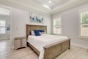 4 bedrooms, iron/ironing board, WiFi, bed sheets - Bright Foley Home w/ Patio - 7 Mi to Wharf & Beach (Foley)