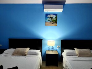 Superior Quadruple Room | Free WiFi, bed sheets - Hotel Catappa (Jacó)