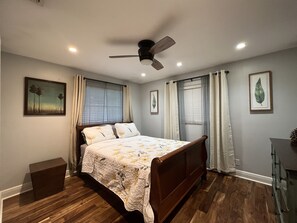 4 bedrooms, desk, iron/ironing board, travel cot - Coastal Palm Harbor Private Home w/ Pool near downtown, beaches & more (Palm Harbor)