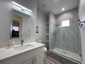 Shower, hair dryer, towels, soap - Family Getaway! Ocean View 4B/3B New house!
 (Galveston)