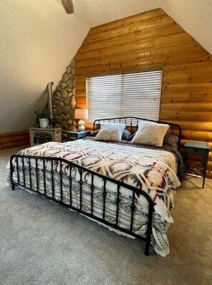 1 bedroom, travel cot, free WiFi, bed sheets - Adorable spacious studio suite. (Pleasant Grove)