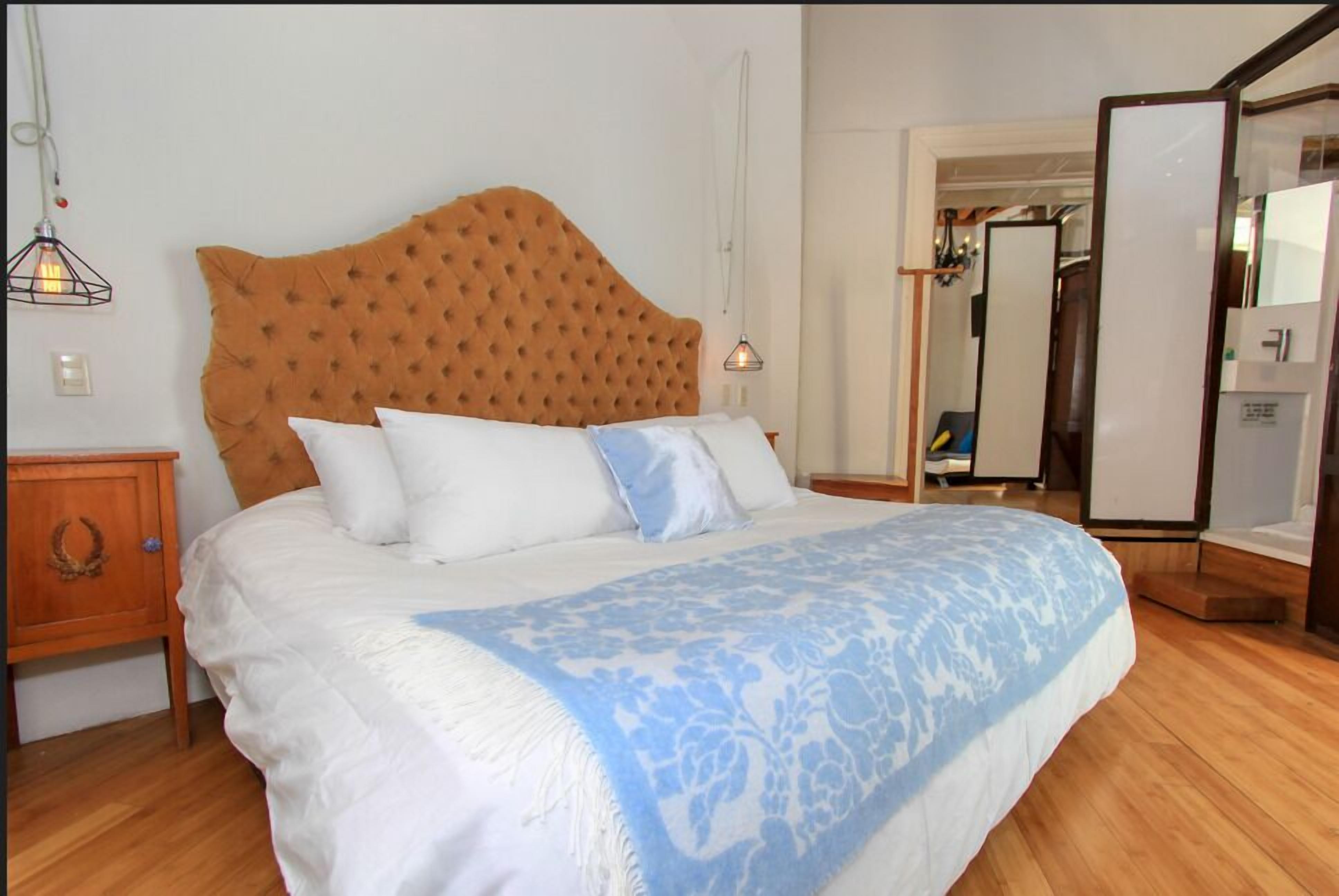 經典開放式套房, 1 張特大雙人床, 陽台, 城市景觀 | 免費無線上網、床單