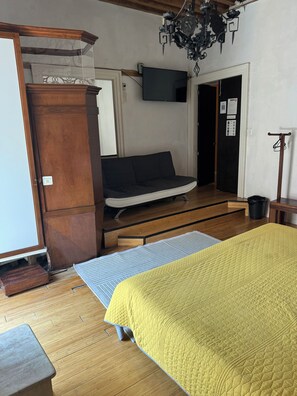 Superior Room | Free WiFi, bed sheets - Hotel Von Humboldt (Guanajuato)