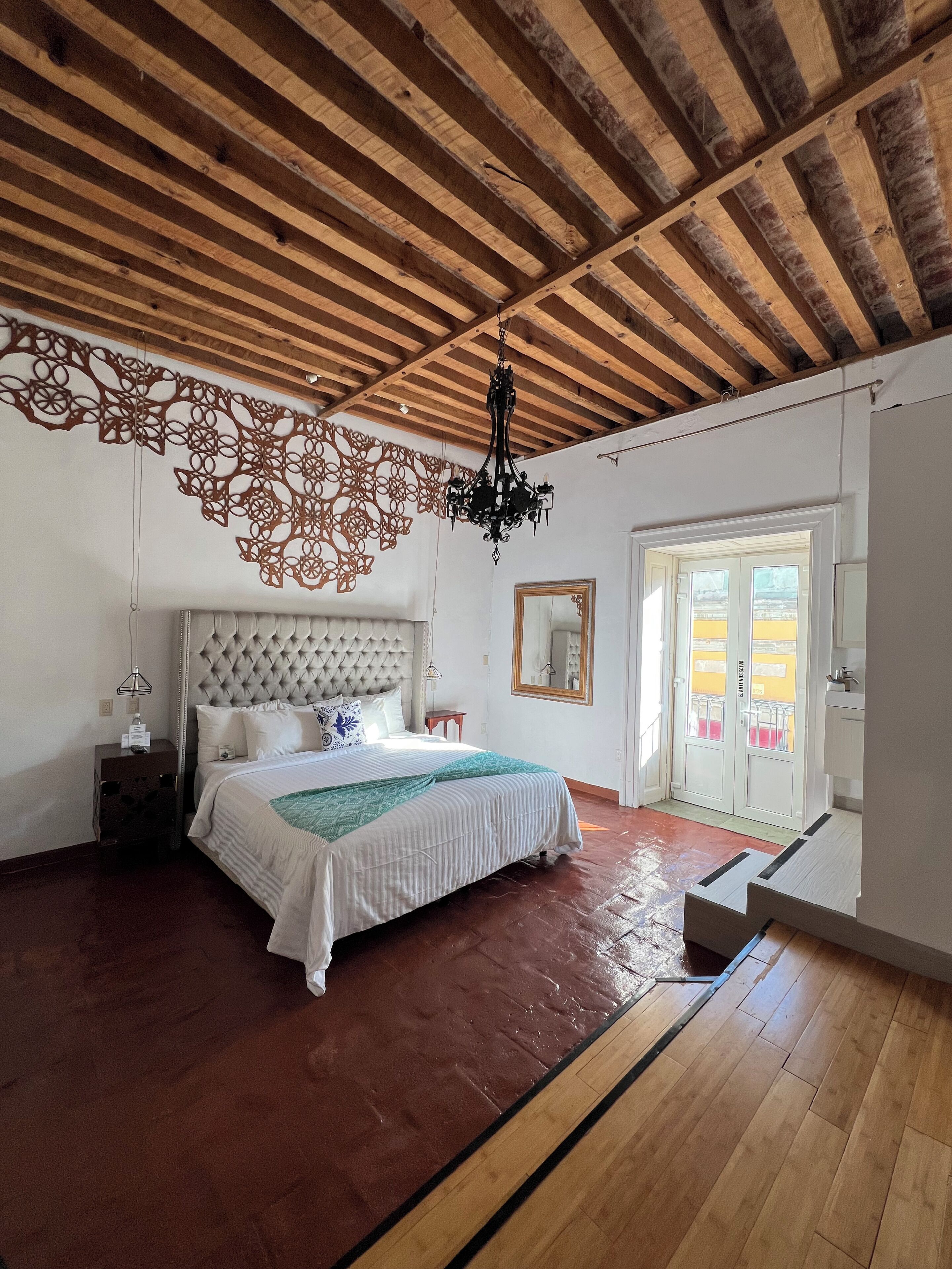 ห้องจูเนีย ร์สตูดิโอสวีท, เตียงคิงไซส์ 1 เตียง, วิวภูเขา | Wi-Fi ฟรี, ผ้าปูที่นอน