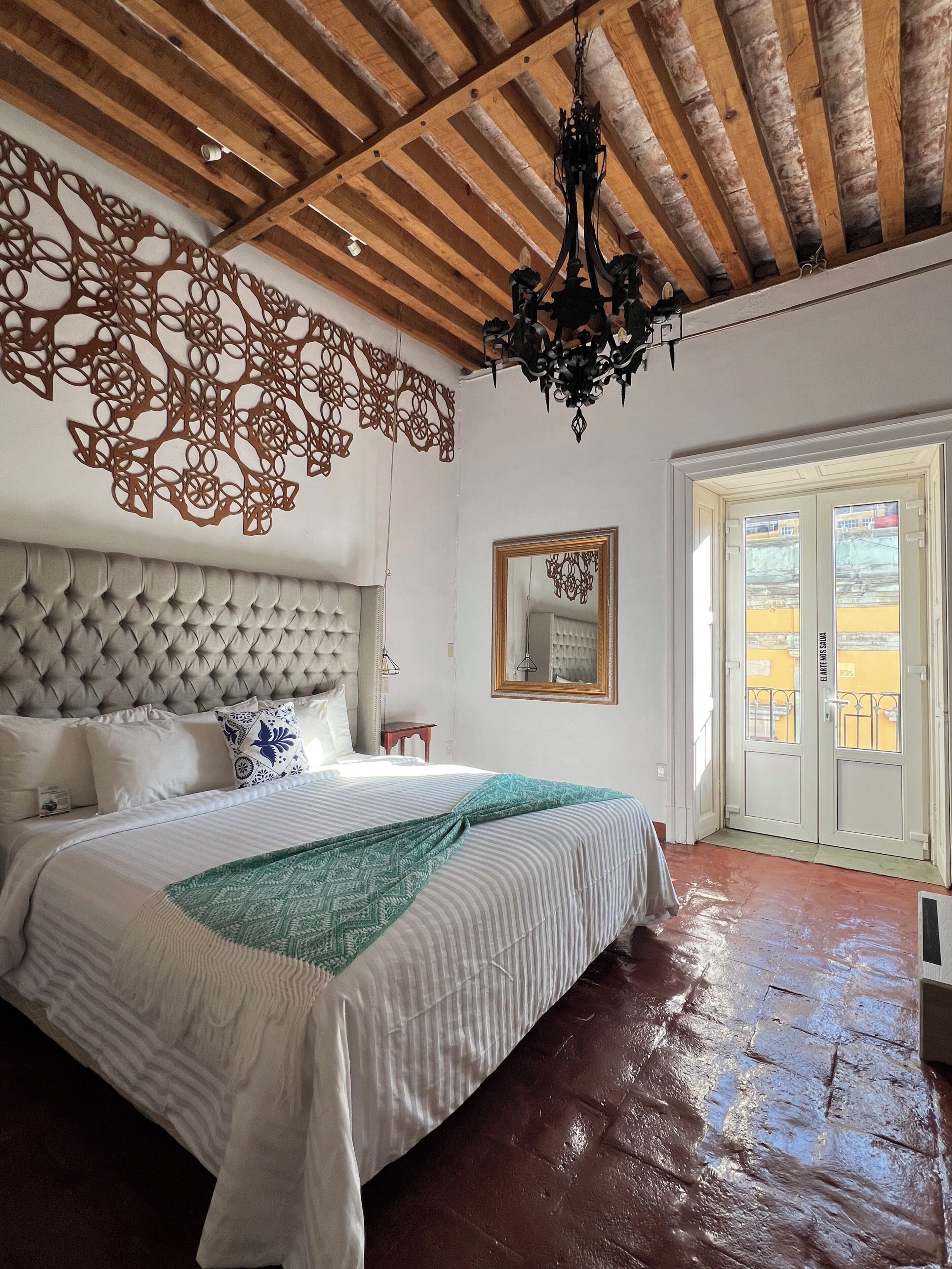 Wifi gratis y ropa de cama 