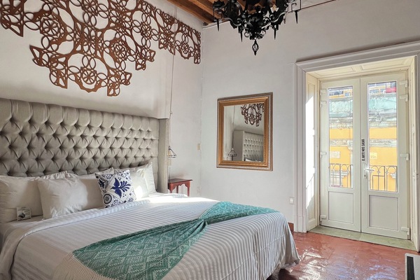 Suite estudio junior, 1 cama de matrimonio grande, vistas a la montaña | Wifi gratis y ropa de cama