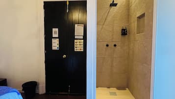 Classic-studiosuite - 1 kingsize-seng | Badeværelse | Gratis toiletartikler, håndklæder