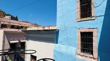 Classic Studio Suite, 1 King Bed, Balcony, City View | Terrace/patio