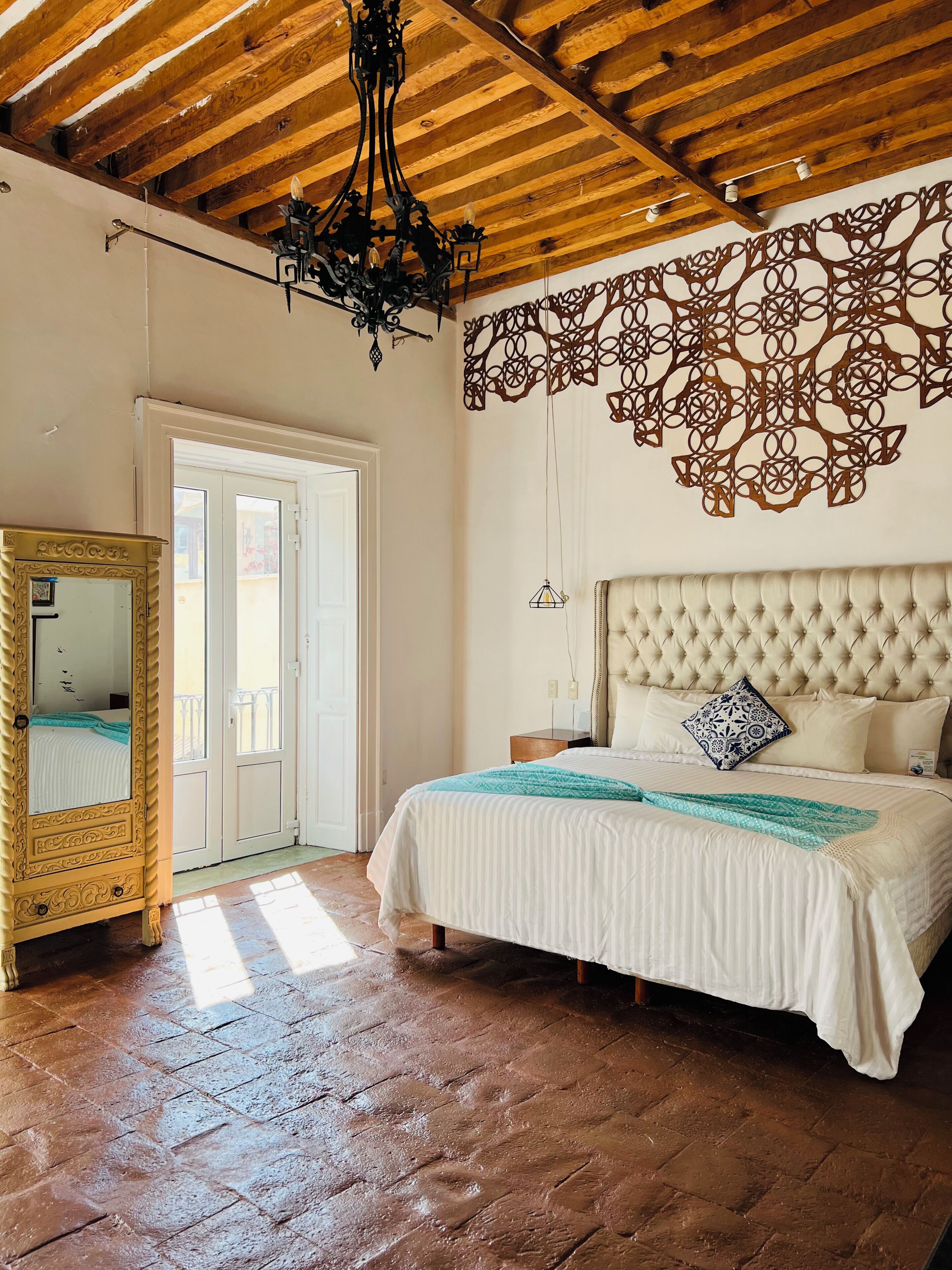 Suíte estúdio superior, 1 cama King, vista para a montanha | Wi-Fi de cortesia, roupa de cama