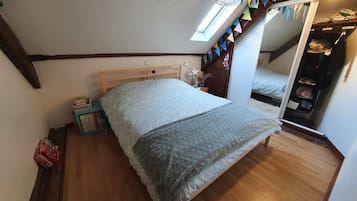 4 quartos, escrivaninha, berço de viagem, Wi-Fi de cortesia