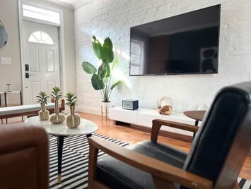 Living room
Great for relaxing, watching tv or reading a book!