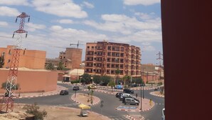 A view of a roundabout with buildings and a clear sky. - Apartment in Marrakesh  (Marrakech)