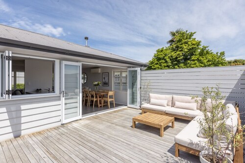 2-min walk to Havelock North Village