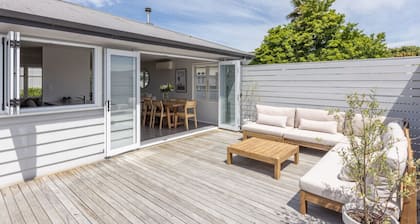 2-min walk to Havelock North Village