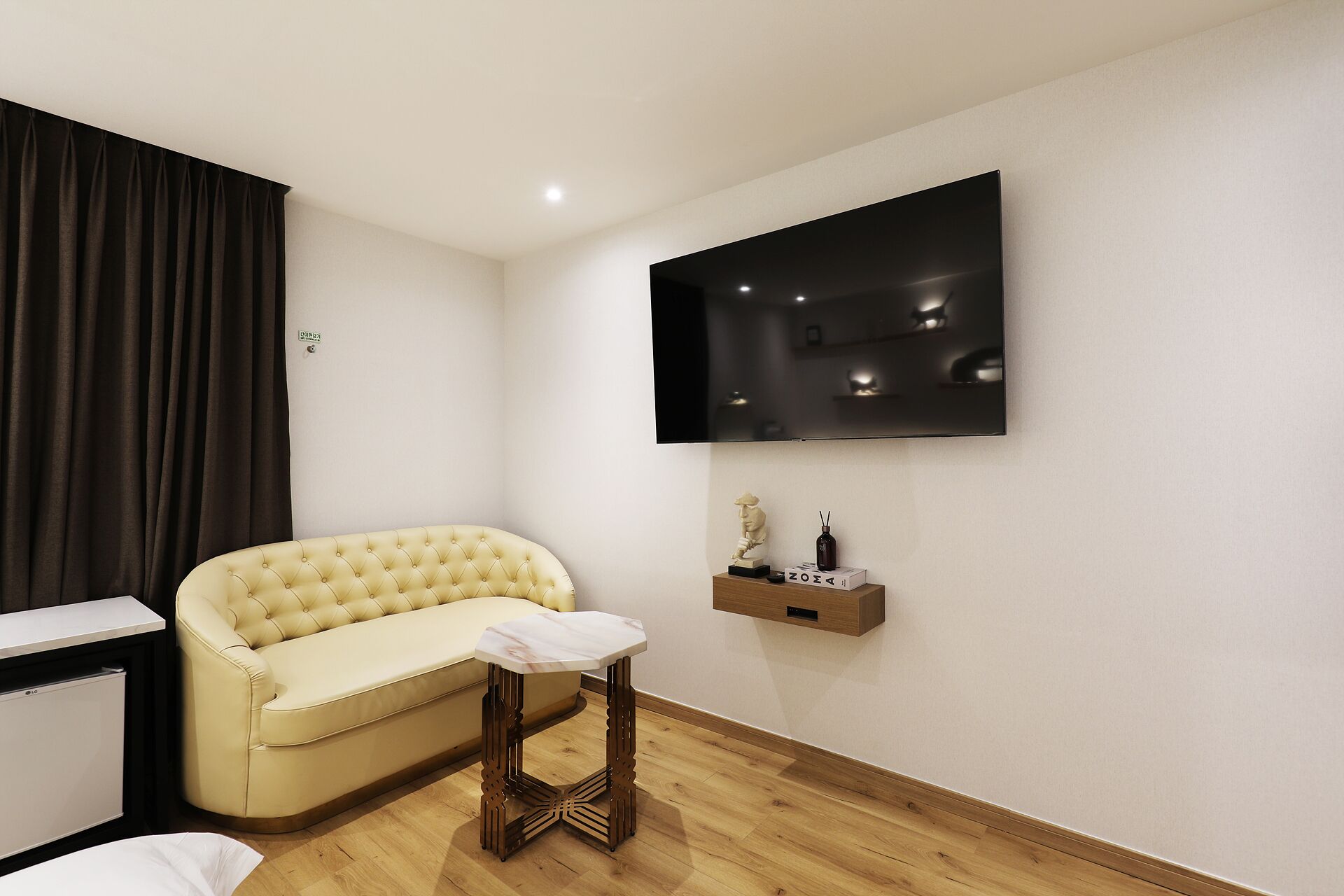 豪華雙人房 | 記憶棉床墊、免費 Wi-Fi