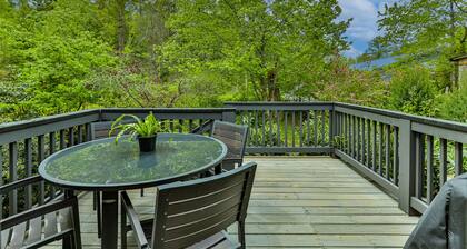 Mountain chic cottage in the center of Downtown Highlands!