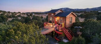 Crow’s Nest Treehouse at El Místico Ranch