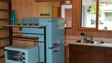 Classic Cabin | Private kitchenette