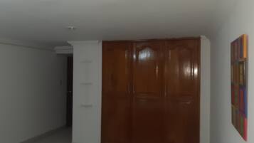 1 slaapkamer, een bureau, een strijkplank/strijkijzer, gratis wifi