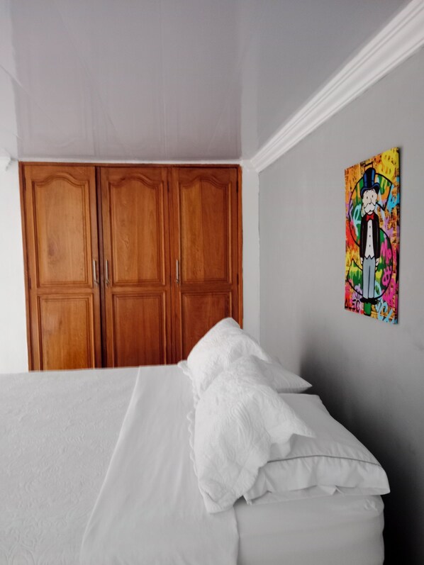 1 Schlafzimmer, Schreibtisch, BĂŒgeleisen/BĂŒgelbrett, kostenloses WLAN
