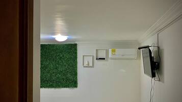 1 dormitorio, escritorio, tabla de planchar con plancha y wifi gratis